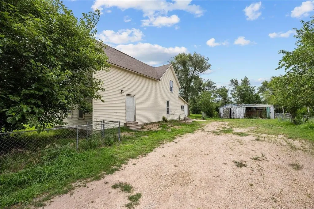 2627 E 2nd Avenue Hutchinson KS 67501