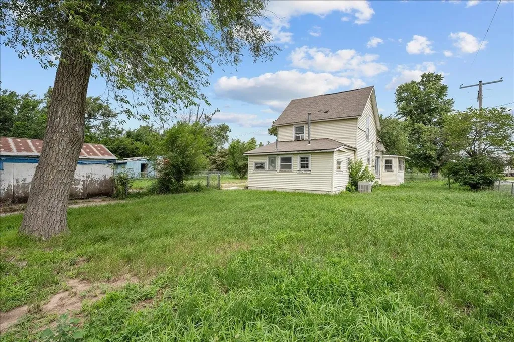 2627 E 2nd Avenue Hutchinson KS 67501