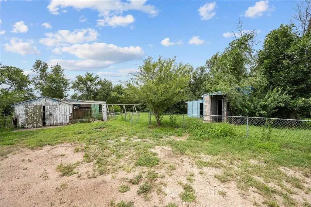 2627 E 2nd Avenue Hutchinson KS 67501