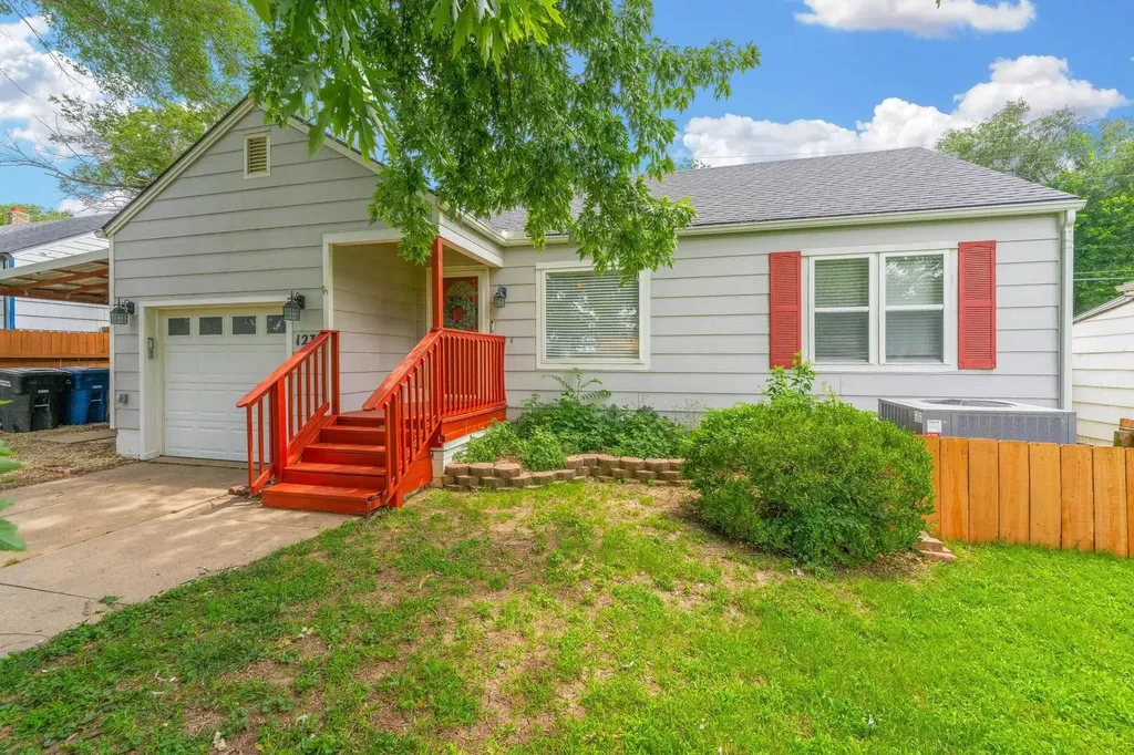 1230 N Bobbie Street Augusta KS 67010