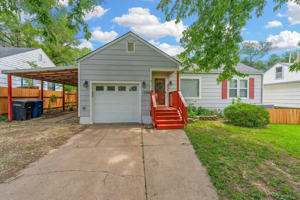 1230 N Bobbie Street Augusta KS 67010
