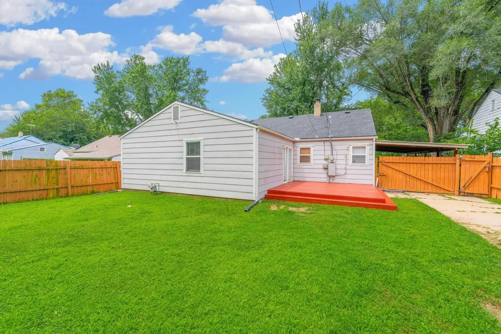 1230 N Bobbie Street Augusta KS 67010