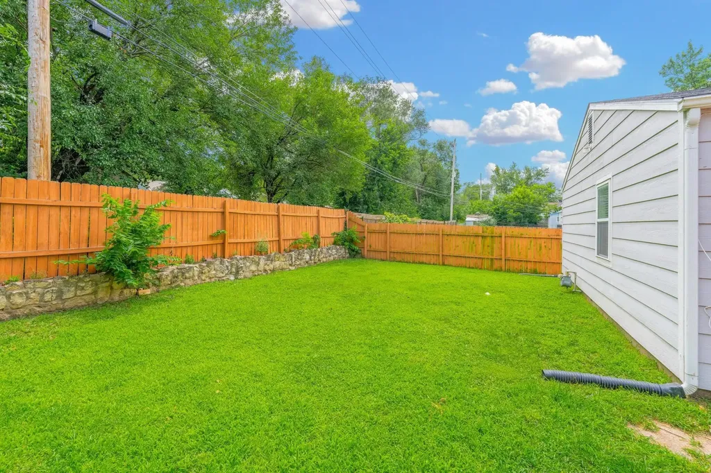 1230 N Bobbie Street Augusta KS 67010