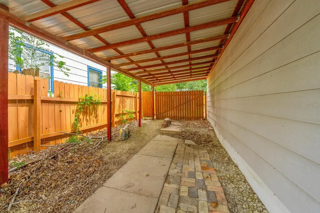1230 N Bobbie Street Augusta KS 67010