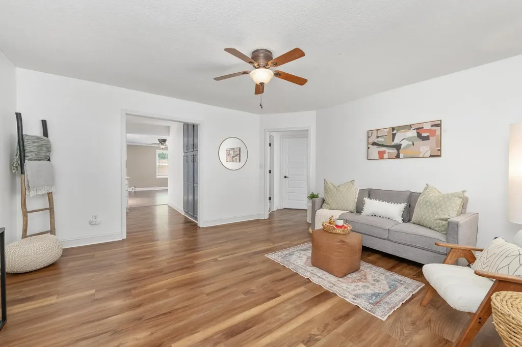1230 N Bobbie Street Augusta KS 67010