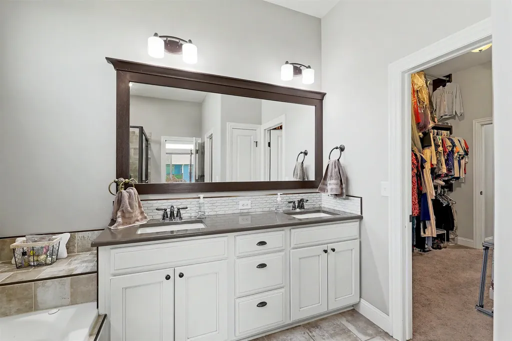 1615 N Obsidian Street Wichita KS 67235