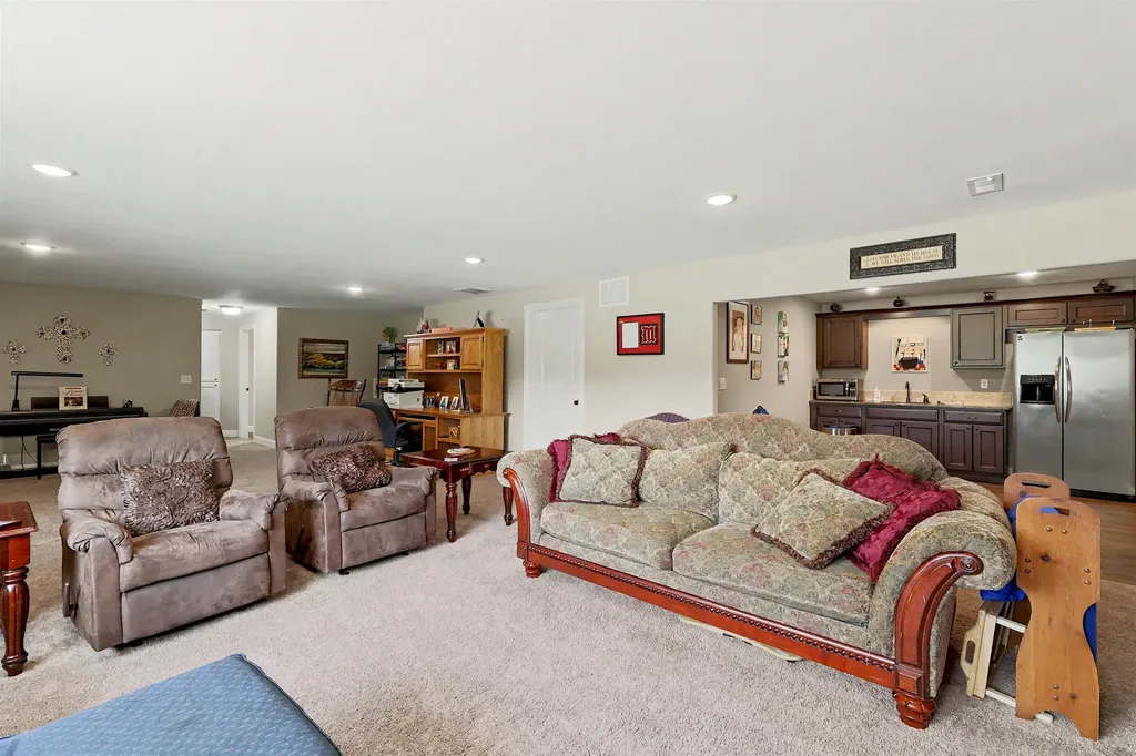 1615 N Obsidian Street Wichita KS 67235