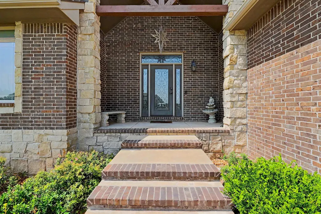 1615 N Obsidian Street Wichita KS 67235