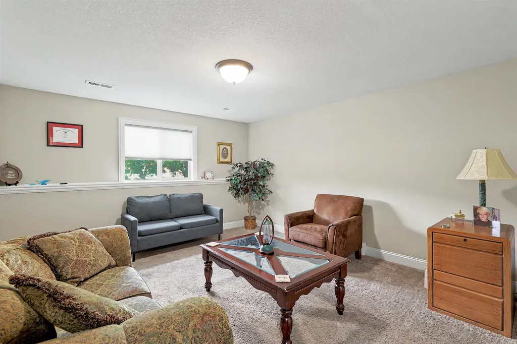 1615 N Obsidian Street Wichita KS 67235