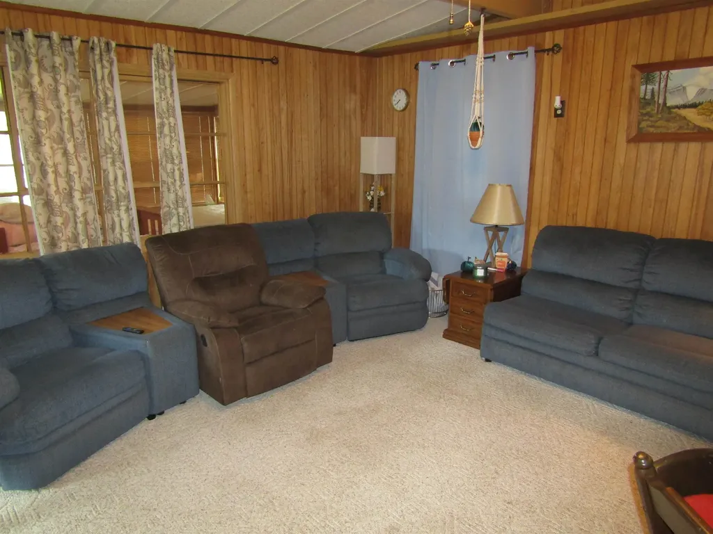 129 Venango Circle Marquette KS 67464