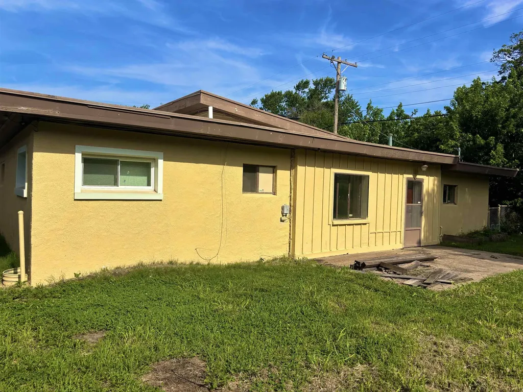 1772 S Clifton Wichita KS 67218