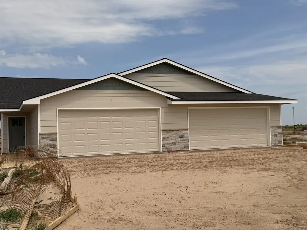 2922 S Cedar Crest Wichita KS 67215