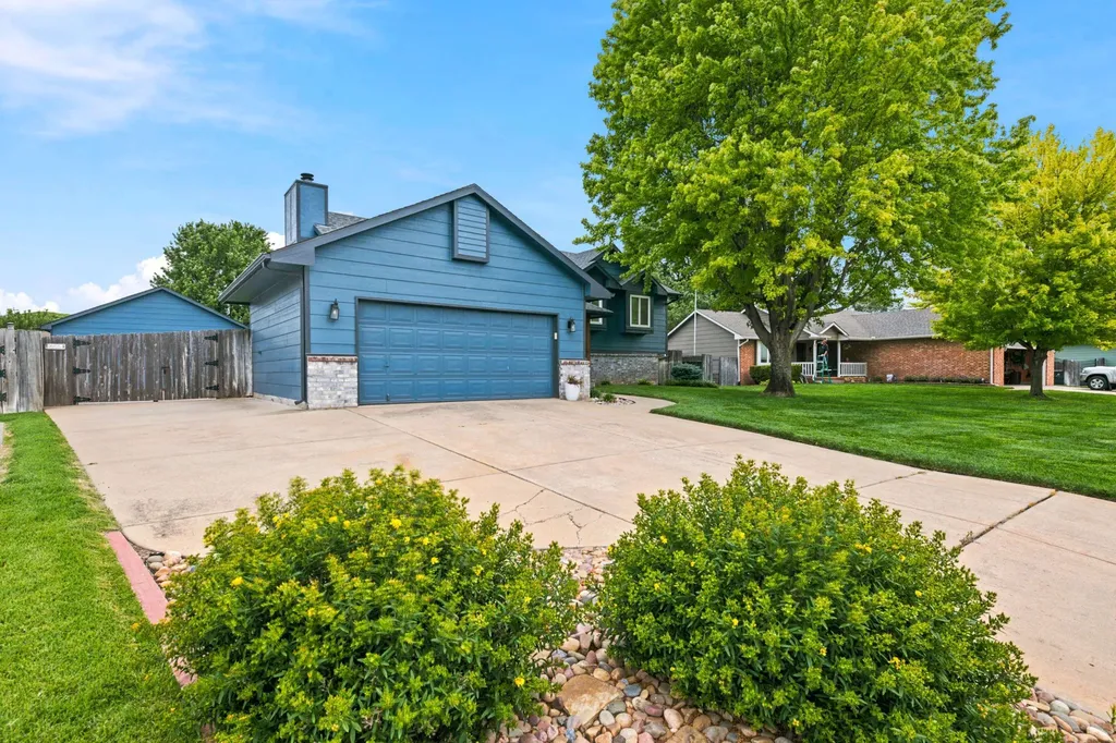 1308 W Loring Haysville KS 67060
