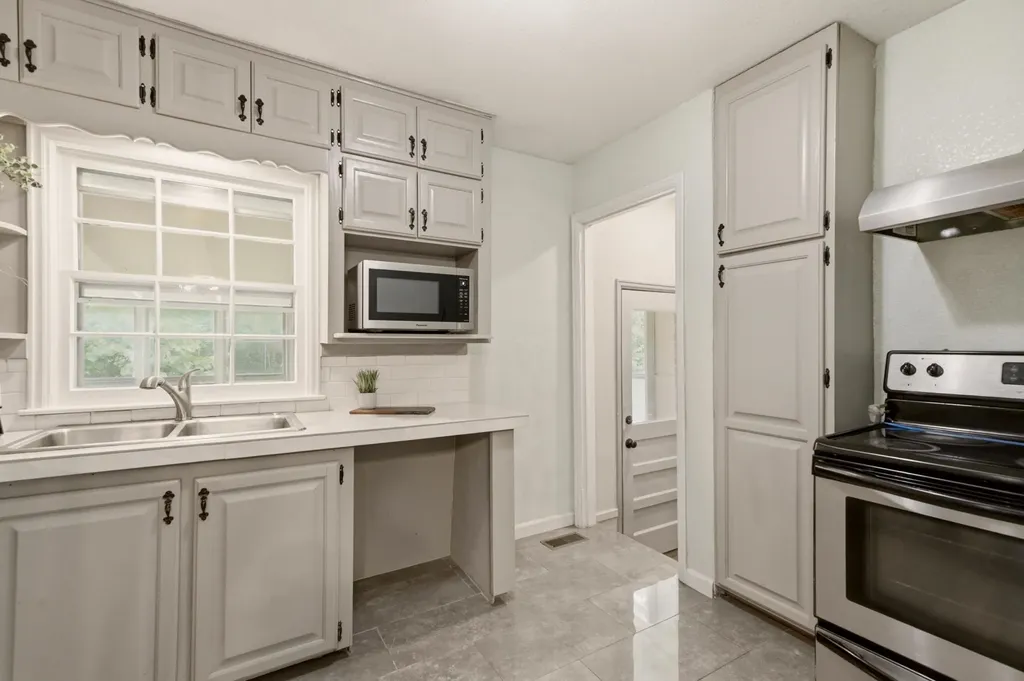 1838 N Green Wichita KS 67214
