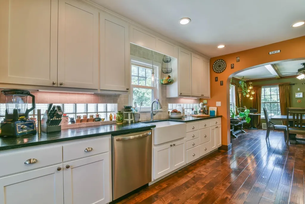 109 E Academy Hesston KS 67062