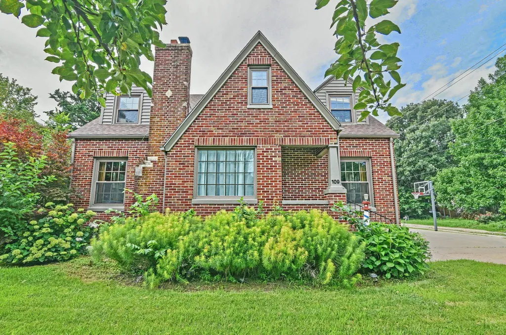 109 E Academy Hesston KS 67062