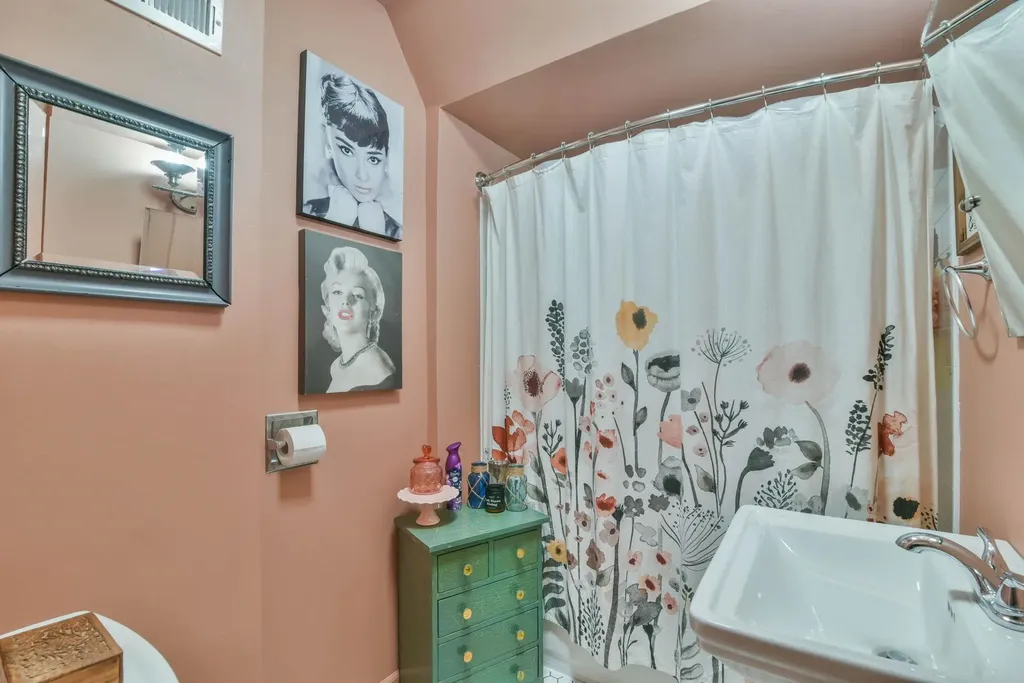 109 E Academy Hesston KS 67062