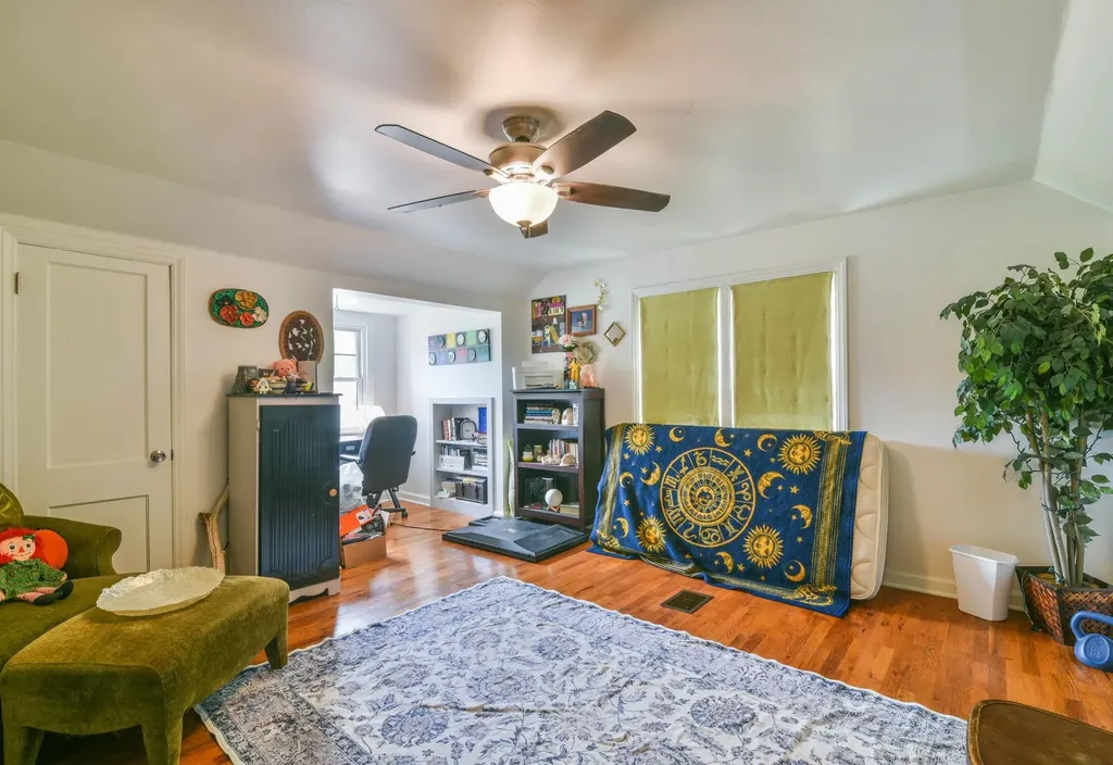 109 E Academy Hesston KS 67062