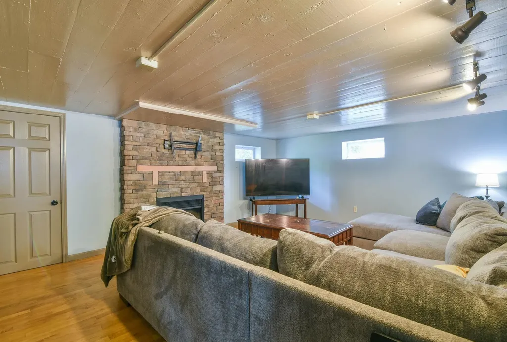 109 E Academy Hesston KS 67062