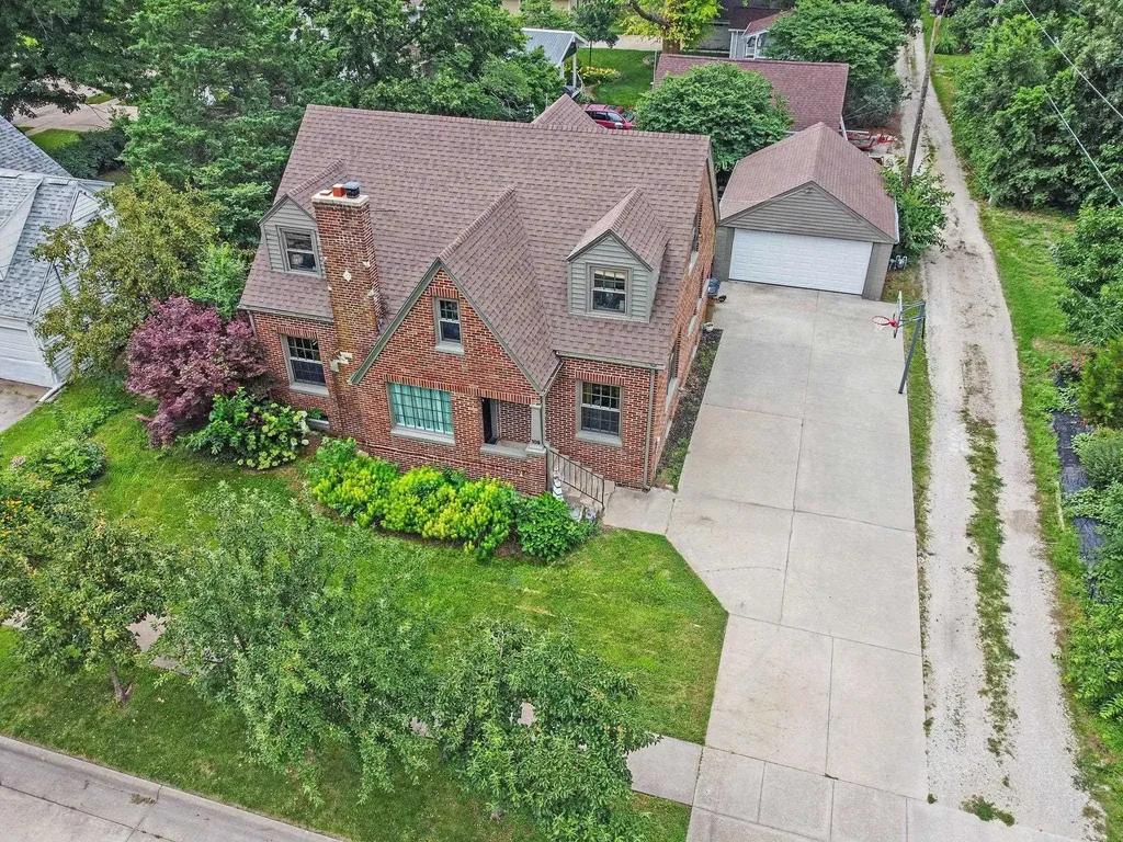 109 E Academy Hesston KS 67062
