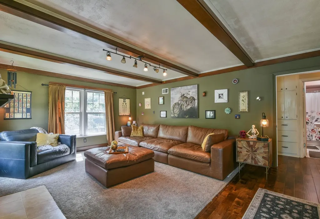 109 E Academy Hesston KS 67062