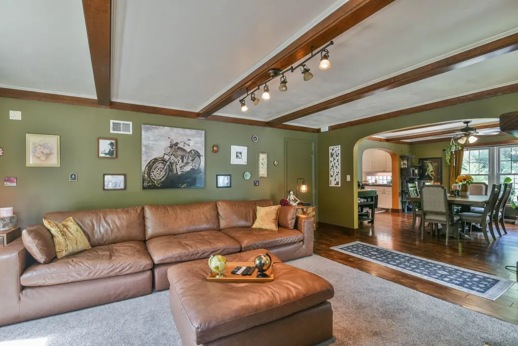 109 E Academy Hesston KS 67062