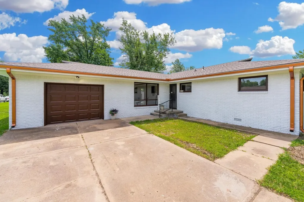 409 N Woodlawn Wellington KS 67152