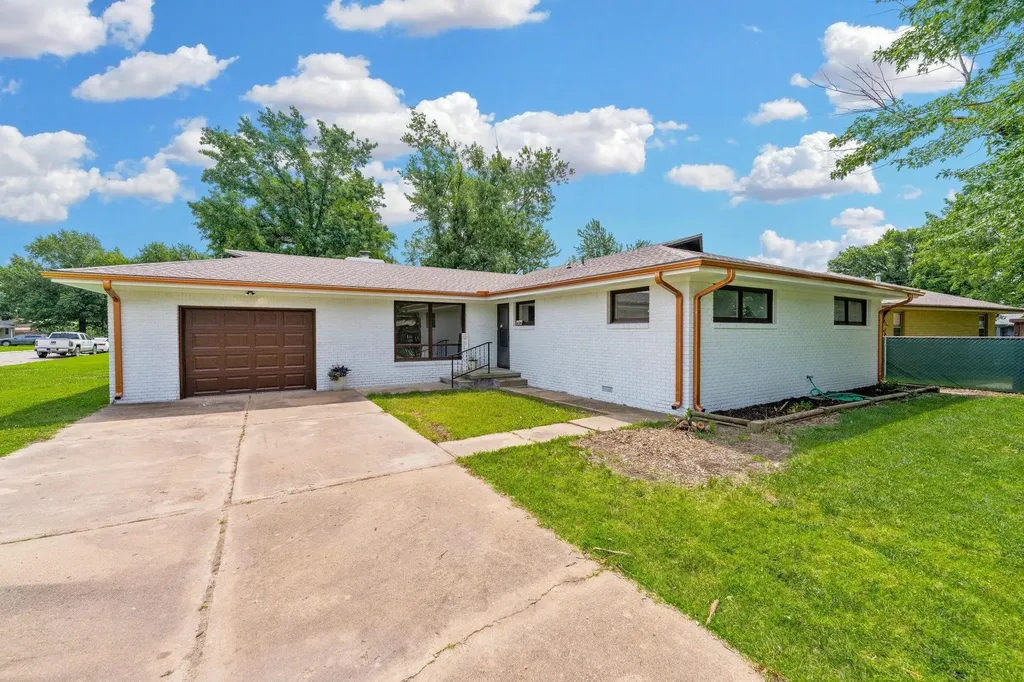 409 N Woodlawn Wellington KS 67152