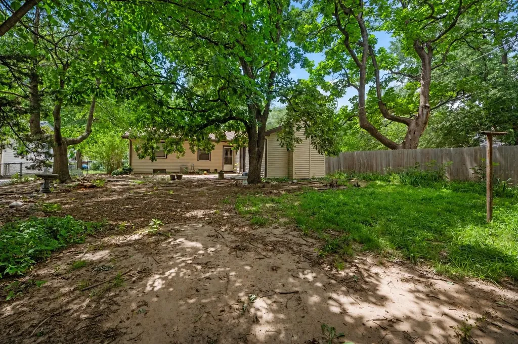 1838 N Mccomas Avenue Wichita KS 67203-1421