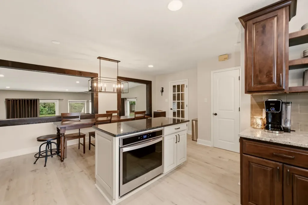 9 W Rolling Hills Drive Wichita KS 67212
