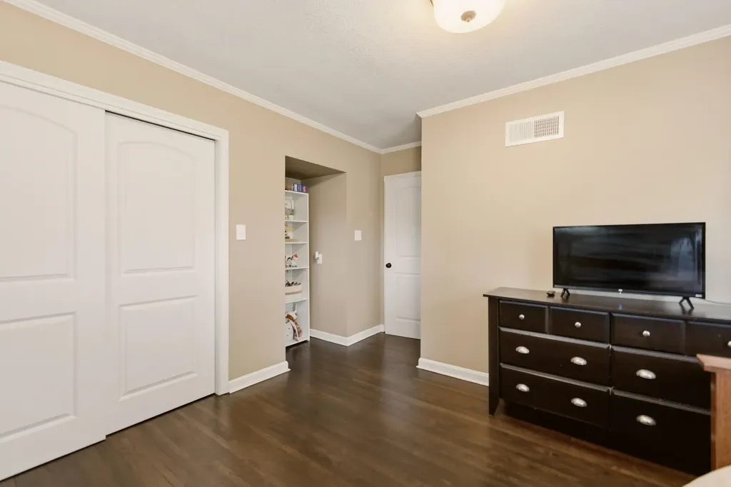 9 W Rolling Hills Drive Wichita KS 67212