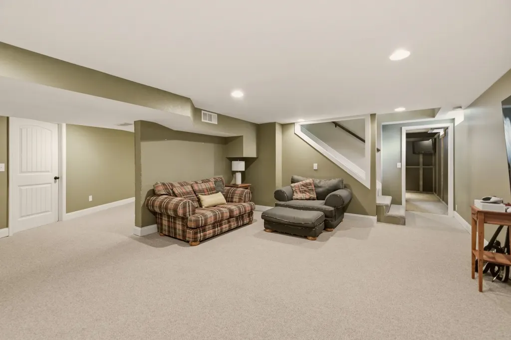 9 W Rolling Hills Drive Wichita KS 67212