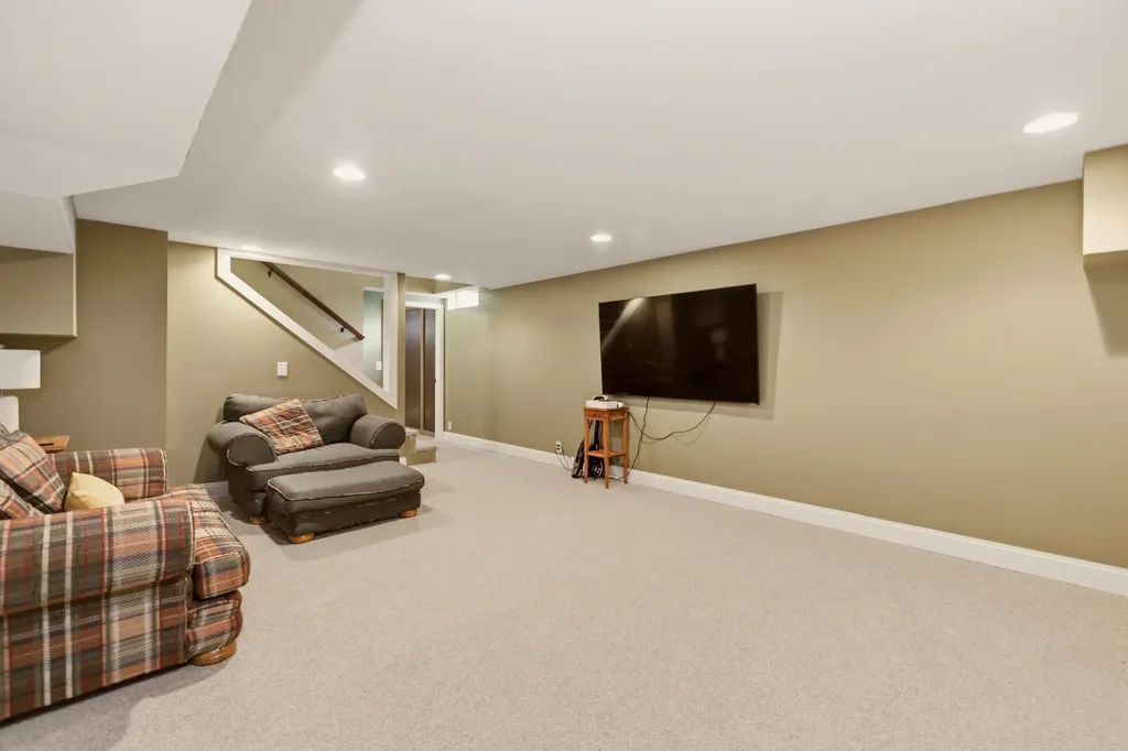9 W Rolling Hills Drive Wichita KS 67212