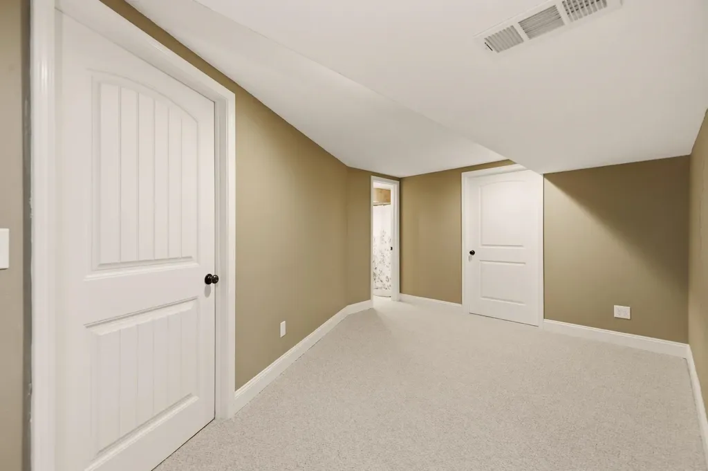 9 W Rolling Hills Drive Wichita KS 67212