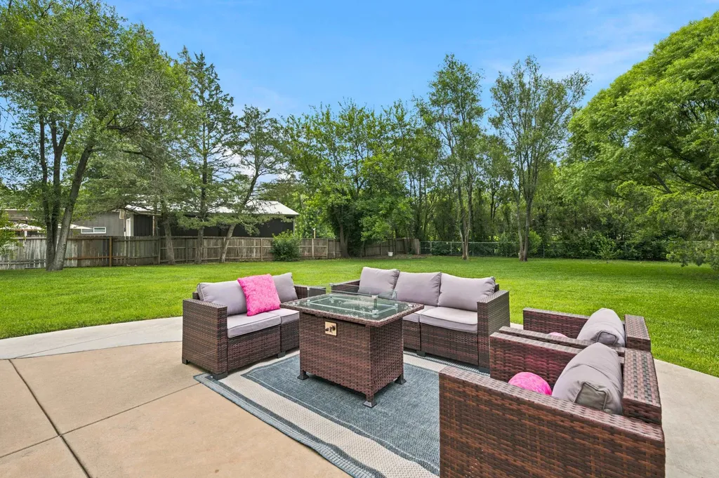 9 W Rolling Hills Drive Wichita KS 67212