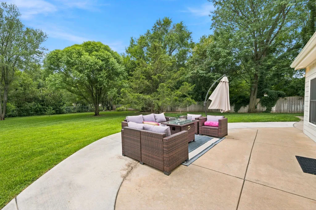 9 W Rolling Hills Drive Wichita KS 67212