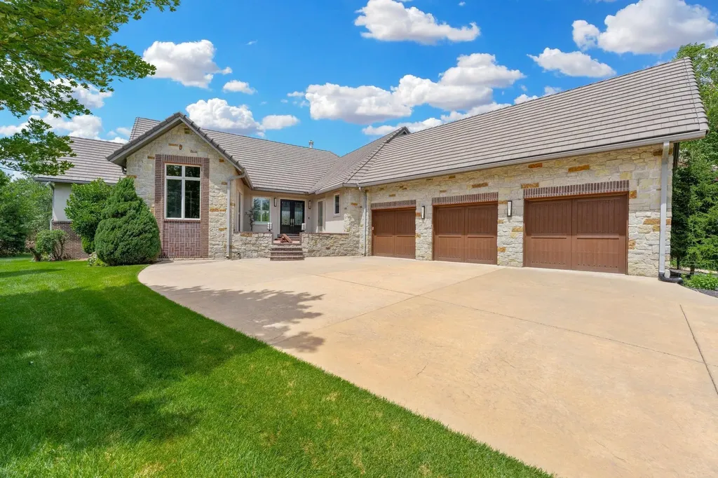 10817 E Glengate Circle Wichita KS 67206