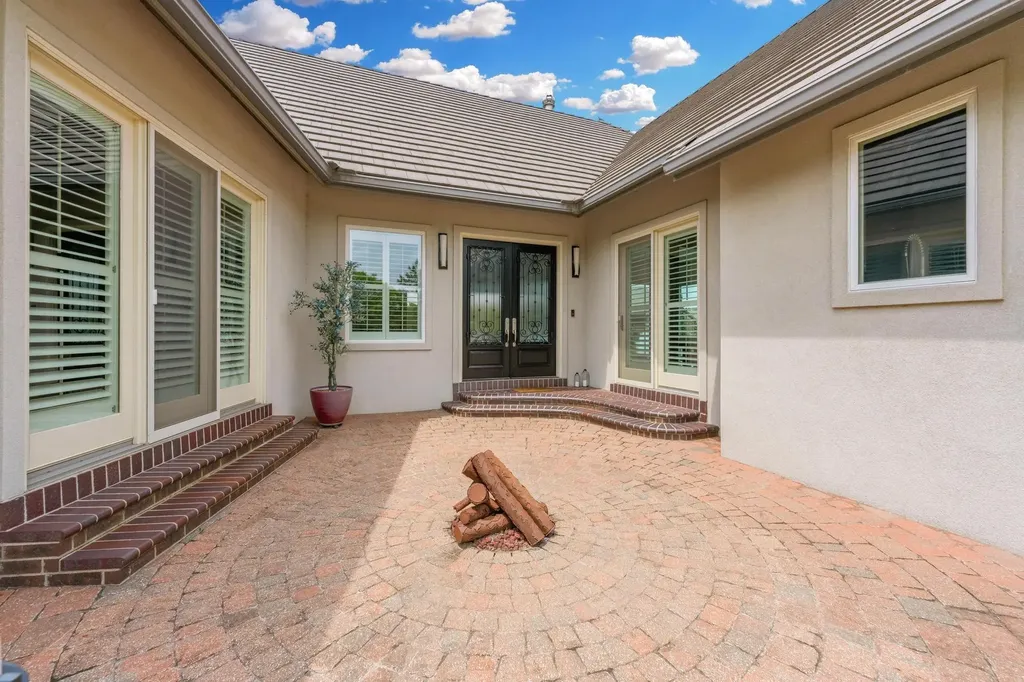 10817 E Glengate Circle Wichita KS 67206