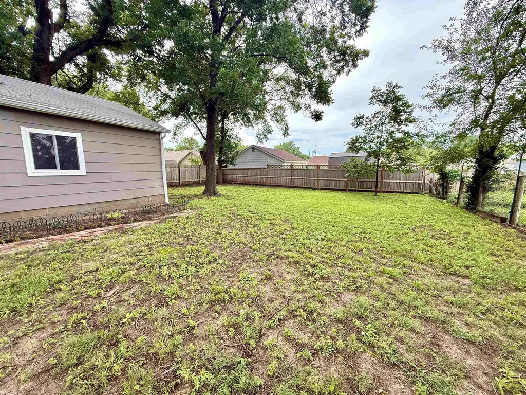 413 E 14th Augusta KS 67010