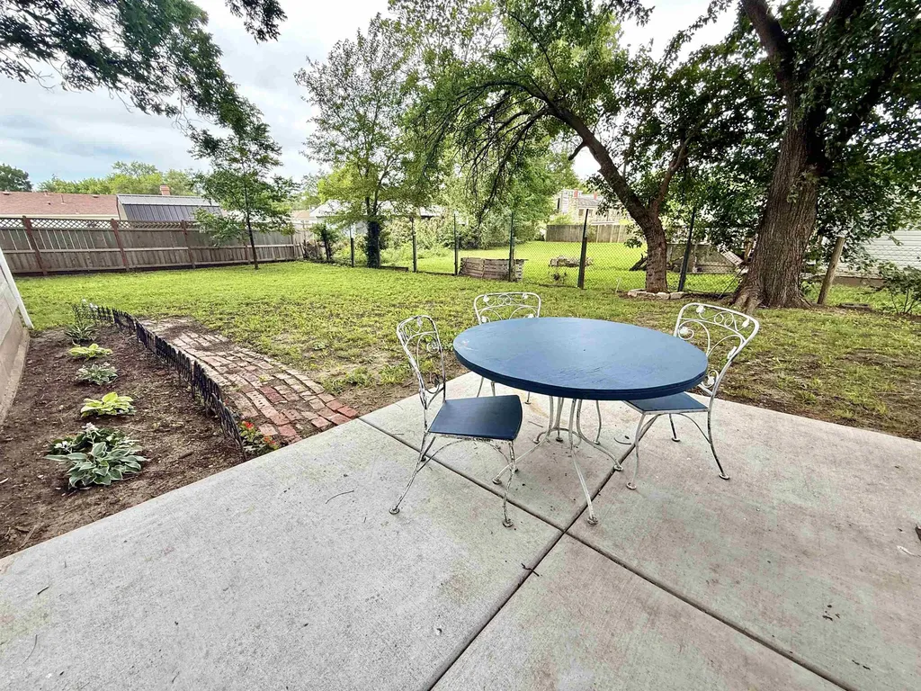 413 E 14th Augusta KS 67010