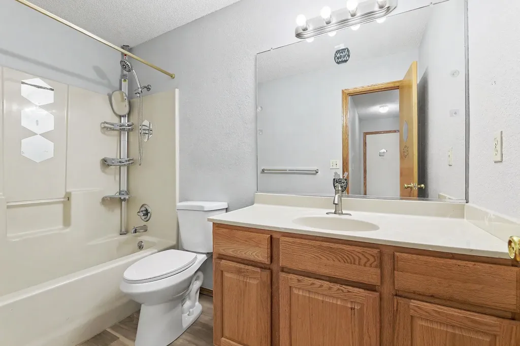 1920 S Leeanne Lane Wichita KS 67207