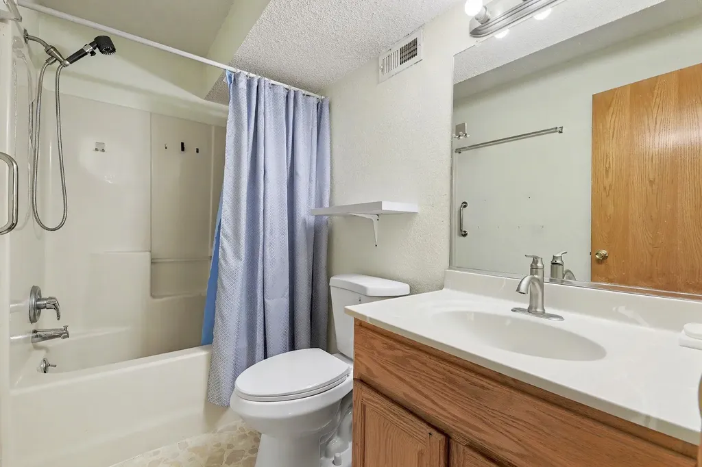 1920 S Leeanne Lane Wichita KS 67207