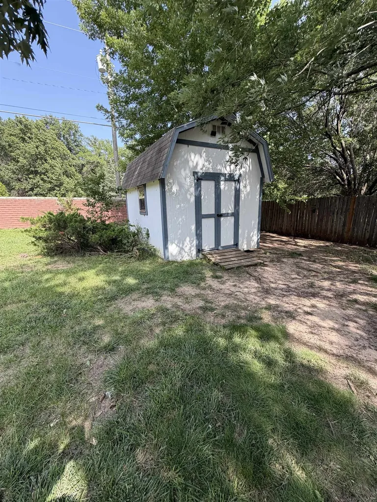 10413 W University Court Wichita KS 67209