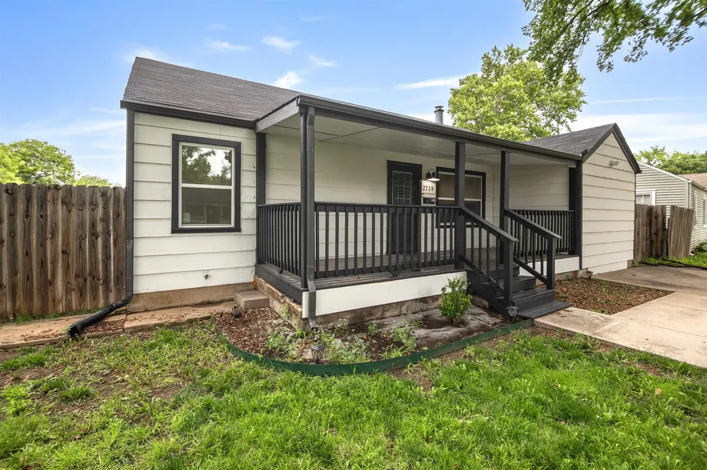2739 S Rose Marie Court Wichita KS 67216