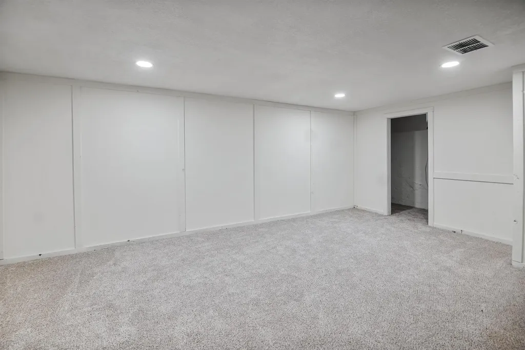 2739 S Rose Marie Court Wichita KS 67216