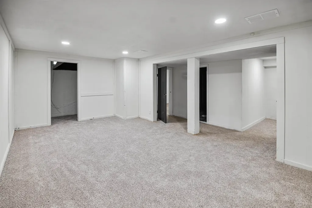2739 S Rose Marie Court Wichita KS 67216