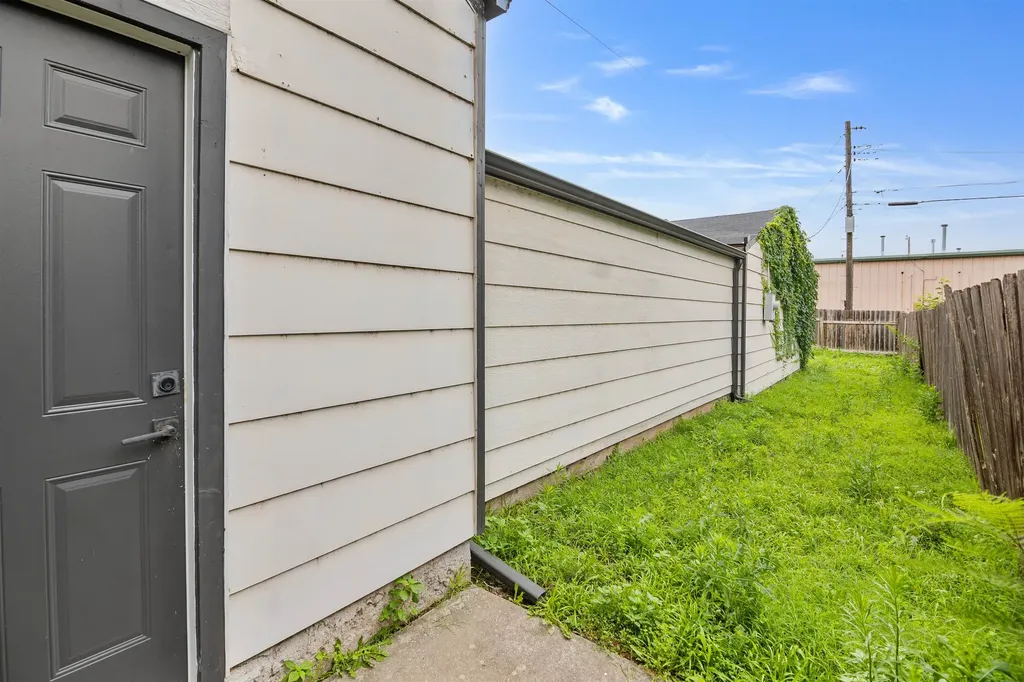2739 S Rose Marie Court Wichita KS 67216