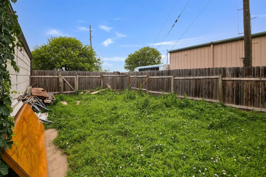 2739 S Rose Marie Court Wichita KS 67216
