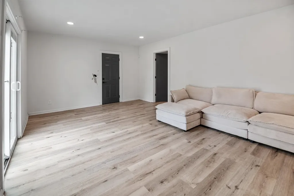 2739 S Rose Marie Court Wichita KS 67216