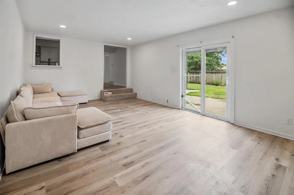 2739 S Rose Marie Court Wichita KS 67216